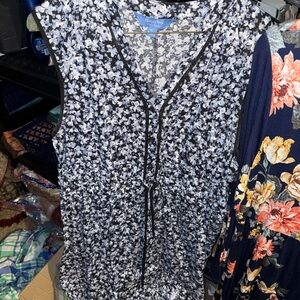 Simply Vera Vera Wang Black and White Floral Blouse